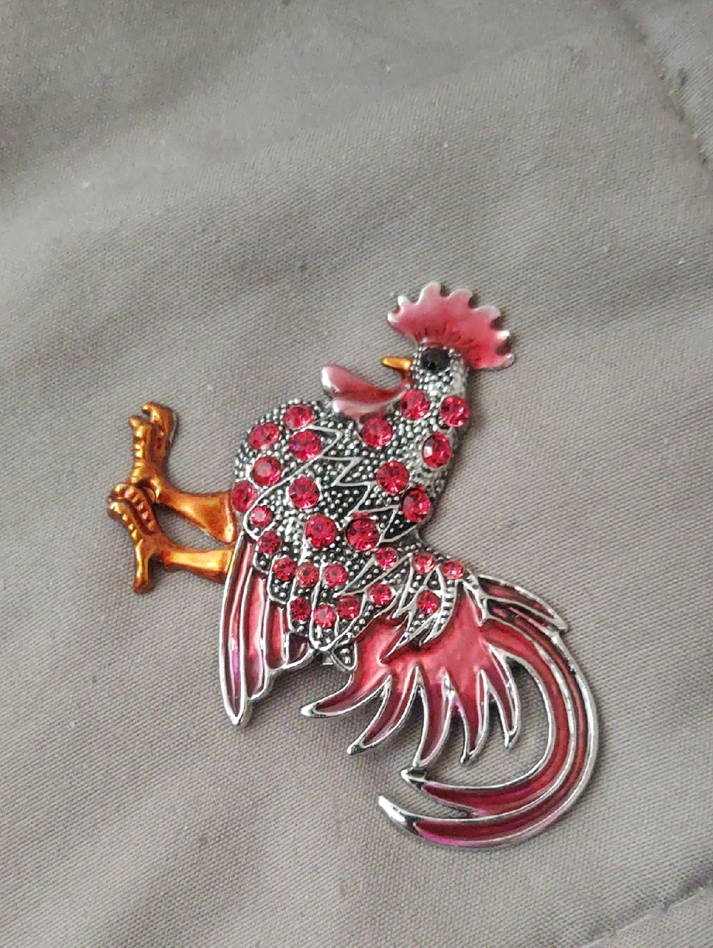Red Rhinestone Rooster Brooch - Picture 2 of 3
